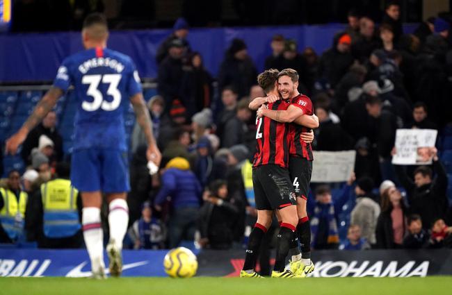  特里皮尔精准任意球绝杀伯恩茅斯  