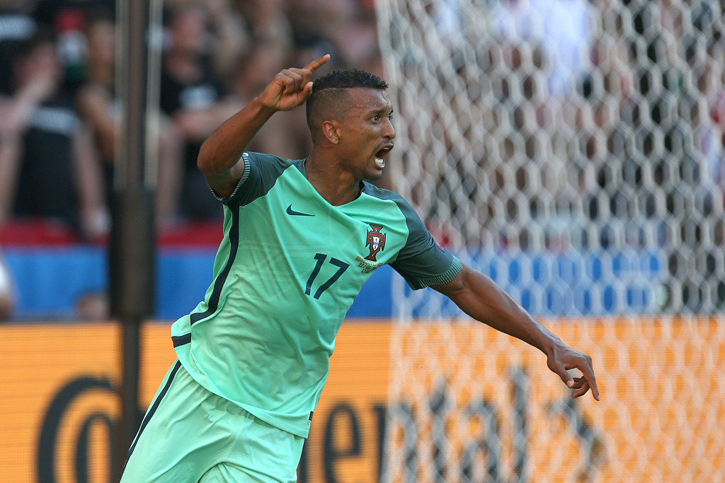  拉齐奥主场雨战险胜卡利亚里，阿尔贝托远射折射入网