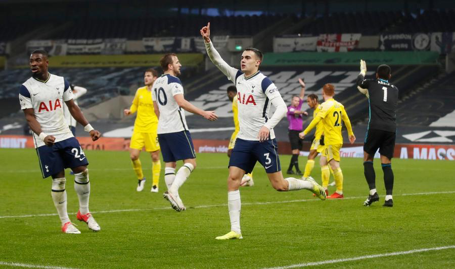  凯恩点射救主热刺客场逼平曼联