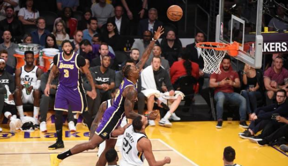  马尔卡宁高效输出爵士内外开花大胜火箭结束连败